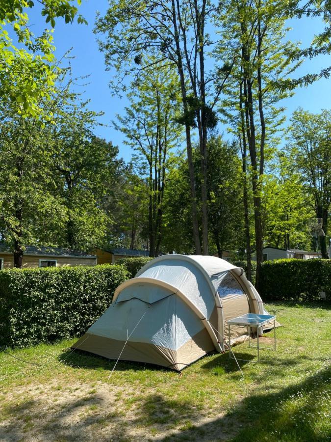 Camping Le Pressoir Petit-Palais-et-Cornemps Exterior foto